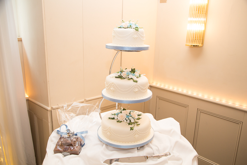 The wedding cake over three floating tiers